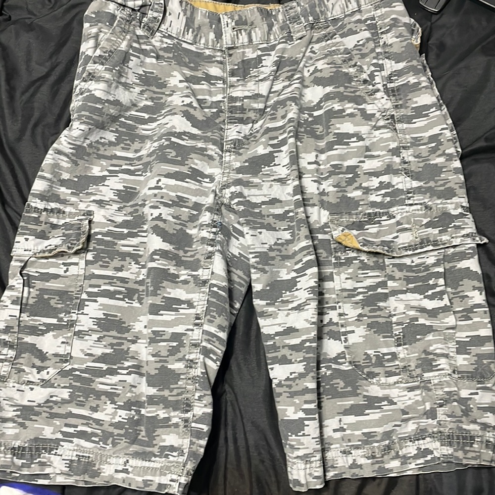 Levi’s Cargo Camouflage shorts Boy’s size 16